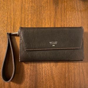Matt and Nat wristlet clutch wallet